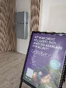 1KOMMA5° Lüneburg: Meisterbetrieb für Photovoltaik, Solaranlagen & Wärmepumpen - Enphase 5P Speicher im Showroom