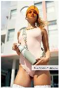 aBitze Fotoartist - Angela M. Schlabitz - Miami Vibes SS22 Campaign for ANY DI Munich. Visiting Miami Beach is like stepping into a fashionista's dreamscape. Palm trees swaying in the sea breeze, white sand beaches radiating a warm glow, and vintage cars 
