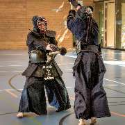 aerolibrium - Fitness-, Sport- & Kampfsport Fotografie - Augsburg - aerolibrium - Fitness-, Sport- & Kampfsport Fotografie - Augsburg Bewegungsreiche Kendoszene fängt Technik, Timing und traditionelle Kampfkunst eindrucksvoll ein.