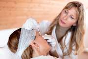 Aesthetic & Health Naturheilpraktikerin Kerstin Kirchhof - Unterspritzungen mit Hyaluronsäure glättet Falten, Volumenaufbau der Wangenknochen, der Lippe, Kinnaufbau.