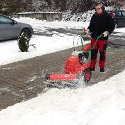 agria 7100 Kehrmaschine
Die universelle Freikehrmaschine mit hervorragenden Winterdienst-Eigenschaften.