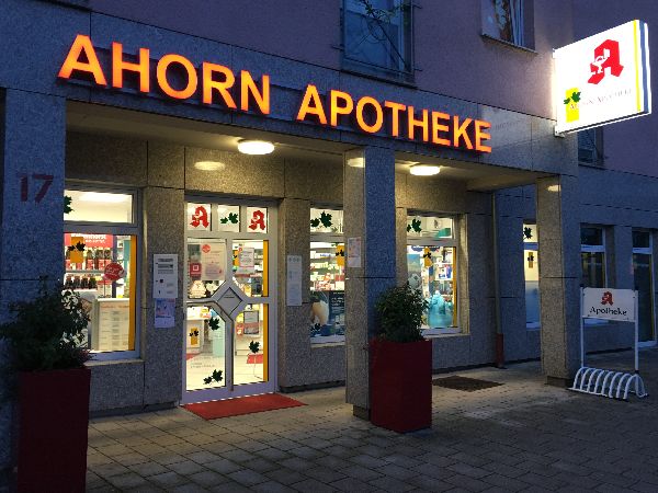Ahorn-Apotheke - Aussenansicht der Ahorn-Apotheke