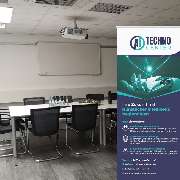 Moderner Konferenzraum der AI Techno Center GmbH in Koblenz mit Unternehmensbanner. Hier entstehen innovative Strategien, KI-Lösungen und individuelle Beratung für die digitale Zukunft.