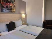 Altes Eishaus, Hotel & Restaurant - Doppelzimmer Standard mit rotem Mini als Blechbild