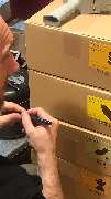 AMORI Coffee Kaffeerösterei - AMORI Coffee - Verpackungen werden beschriftet
