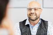 AMZ - Aurich Münch Ziegler Steuerberater PartGmbB, Karlsruhe - STEUERBERATUNG
MAL ANDERS: Steuerberater leben hinterm Mond und verstecken sich hinter dicken Gesetzbüchern? Bei uns stimmt beides nicht. Wir sind vorbildlich innovativ und digital bestens auf