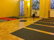 Angstfreier leben - Praxis für Ängste, Phobien und Panikattacken überwinden Hypnose Berlin-Mitte - Auch Yoga ist in dem großen Raum möglich.