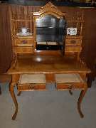 Antik-Voß Scheunen-Flohmarkt - Damenschreibtisch