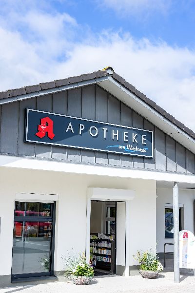 Apotheke am Westensee - Aussenansicht der Apotheke …