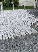 Arber Garten- und Landschaftsbau e.K. - Granit als Segmentbögen verlegen