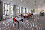 art'otel Cologne - Seo Tafel hinter Moderator