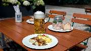 Augustiner Biergarten & Eventlocation Stuttgart - Augustiner Biergarten Stuttgart | Direkt am Kurpark Bad Cannstatt
Natürlich gibt es für ihr Mittagessen oder Abendessen auch typisch schwäbische Gerichte, da dürfen die Maultaschen mit Kartoffelsalat oder 