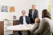 AXA Versicherung Vechta Riemann oHG - Kundengespräch in der Agentur