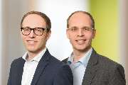 AXA Versicherung Vechta Riemann oHG - Tobias Riemann (li.), Arno Riemann (re.)