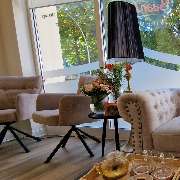 Baan Korat Thaimassage Wartebereich mit Ladenfront