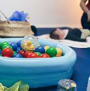 Babymassage Naumburg - Babymassagekurse & Krabbelgruppen - Bällebad Krabbelgruppe