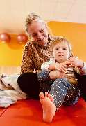 Babymassage Naumburg - Babymassagekurse & Krabbelgruppen - Krabbelgruppe Naumburg: Mama mit Kind