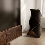 Bang & Olufsen - BEOLAB 90
Lautsprecher mit Bodenstandfuß auf dem neuesten Stand der Technik
Beispiellose Leistung und Klangqualität. Lautsprecher mit Bodenstandfuß, die sich nahtlos an Ihre Wohnumgebung und Ihre Musikvorlieben anpassen.