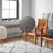 Bang & Olufsen - BEOPLAY A9
Starker, minimalistischer Lautsprecher
Dieser einmalige, individuell anpassbare Lautsprecher vereint Klang und Form. Die Power von sieben Treibern. Eine Form, hinter der hundert Jahre Handwerkskunst stehen.