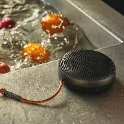 Bang & Olufsen - Wasserdichter Bluetooth-Lautsprecher
Längere Wiedergabedauer, vollständig wasserdicht, integrierter Sprachassistent und Freisprechfunktion. Überzeugen Sie sich selbst von unserem verbesserten mobilen Begleiter für eindrucksvollen Klang.