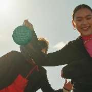 Bang & Olufsen - Wasserdichter Bluetooth-Lautsprecher
Längere Wiedergabedauer, vollständig wasserdicht, integrierter Sprachassistent und Freisprechfunktion. Überzeugen Sie sich selbst von unserem verbesserten mobilen Begleiter für eindrucksvollen Klang.