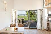BEECH Resort Plauer See - Terrasse der Seevilla des BEECH Resorts Plauer See