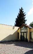 Berufsbekleidung Katzmann GmbH - Großhandel und Einzelhandel. Parkplätze direkt vor dem Haus.