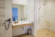 Best Western Comfort Business Hotel - Wheelchair Bath on Deluxe Floor