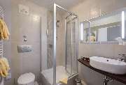 Best Western Hotel Ambassador - Guest room bath