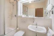 Best Western Hotel Prisma - Guest room bath