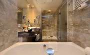 Best Western Plus Delta Park Hotel - Bathroom Suite