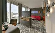 Best Western Plus Hotel Papenburg - Superior Suite - living room and work space