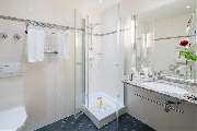 Best Western Plus Kurhotel an der Obermaintherme - bathroom with shower