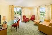 Best Western Premier Castanea Resort Hotel - living room apartment Birdie