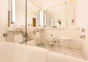 Best Western Premier Grand Hotel Russischer Hof - Bathroom