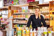 BioMarkt Dinkelähre - KOSMETIK UND DROGERIE
Wir führen ein großes Sortiment an zertifizierter Naturkosmetik. Unsere Mitarbeiter, darunter auch eine Naturkosmetikfachberaterin, beraten dich sehr gerne. Außerdem haben wir eine Kosmetikkabine im Markt, in de