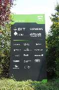 Blickfang Werbetechnik GmbH - Außenwerbung - Werbepylon im Außenbereich. Produziert von Blickfang Werbetechnik aus Oberursel bei Frankfurt.