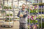 Blumen Risse GmbH & Co. KG - Blumen Risse Zentrale mit der Zimmerpflanzenhalle.