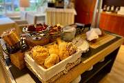 Boutique Hotel Rosengarten Hamburg - Frische Brötchen und hausgebackenes Brot beim Frühstücksbuffet im Boutique Hotel Rosengarten Hamburg