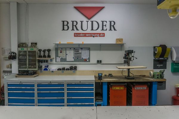 Bruder Werbung - GALLERY