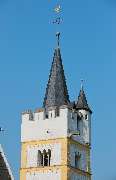Burgkirche Ingelheim - Evangelische Burgkirchengemeinde Ingelheim - Romanischer Kirchturm (1103) mit spätgotischem dreischiffigen Kirchengebäude (1400-1462)