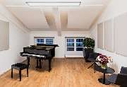 C. Bechstein Centrum Hamburg GmbH - Einmal auf einem guten Instrument in Ruhe üben, ohne Nachbarn oder die Familie zu stören. Sich in der Mittagspause beim Klavierspielen entspannen. Sich auf einem Flügel für bevorstehende Prüfungen vorbereiten. Klavierun