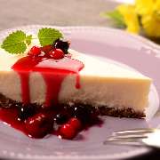 z.B. unser New York Cheesecake mit Beerentopping