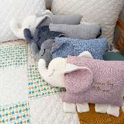 Canenya - Raumdesign für Kinder - Canenya - Raumdesign für Kinder Personalisierbares Plüschkissen in Elefantenform, liebevoll handgefertigt. Ideal zum Kuscheln, Schlafen oder als besondere Geschenkidee. Nachhaltig hergestellt und ein dekoratives Highlight