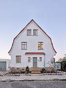 Carolin Dißmann Architektur GmbH | Architektin München - Behutsam modernisierte Stadtvilla mit klassischer Dachform, fein proportionierter Fassade und liebevollen Details. Die gelungene Kombination aus traditioneller Architektur und zeitgemäßer Gestaltung