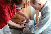 Casa Intensivpflegedienst GmbH - Helfer in der ambulanten Pflege für ältere Menschen