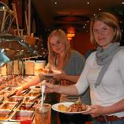 Selbstbedienung am Buffet