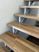 D.S. Rund ums Holz - treppe eiche aufgesattelt.jpg