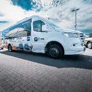 Unsere Shuttlebusse fahren ganzjährig rund um die Uhr