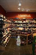Denns BioMarkt Berlin - Entdecken Sie vielfältige Bio-Produkte wie Bio-Wein